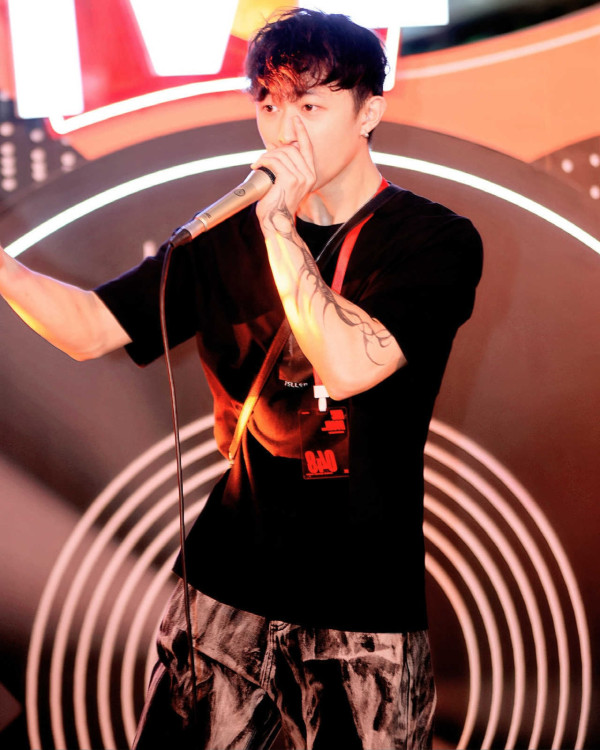 全民造星6冠軍｜Teller王偉俊27歲決賽逆襲成功奪冠！獲導師Gin Lee一直睇好   舞蹈實力曾被批很弱