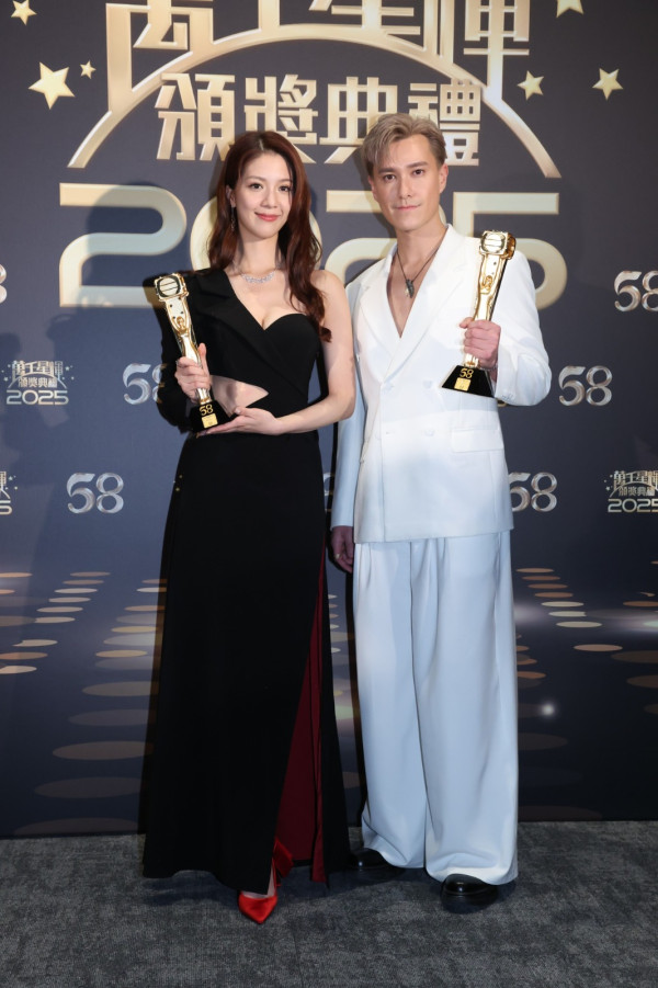萬千星輝2025｜陳曉華朱敏瀚情侶裝首度合體同框任影唔嬲 贏最佳衣著獎背後原來係一個局？