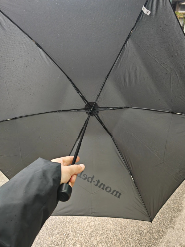 輕過iPhone！Montbell「縮骨遮」得90g爆紅  網民：輕到以為跌咗