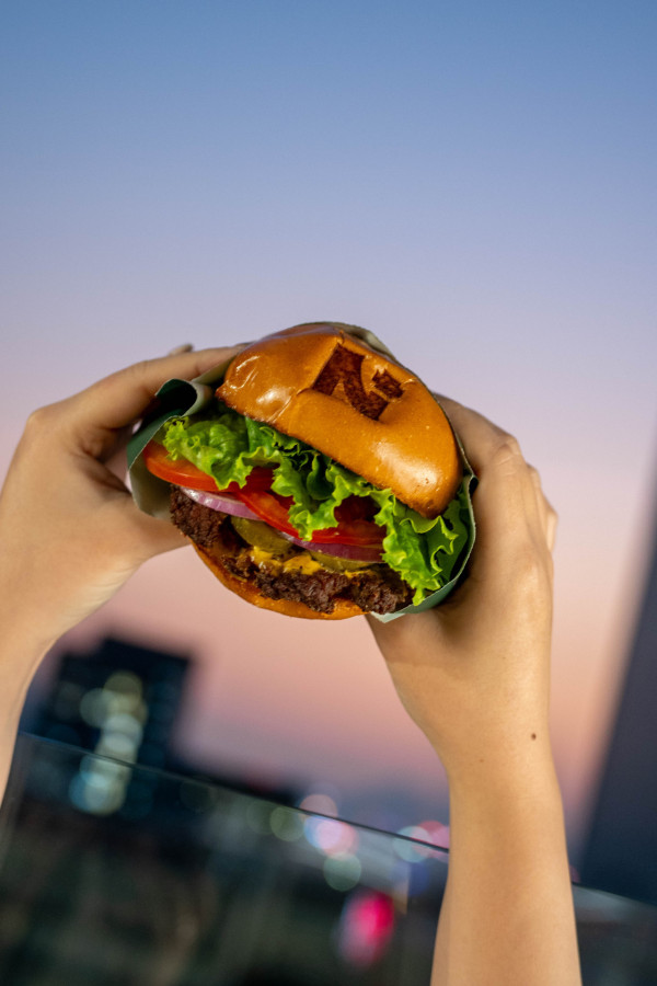 N+ BURGER三千呎新店登陸觀塘新商場 自家牧場黑牛肉漢堡/開張優惠/觀塘限定紀念品