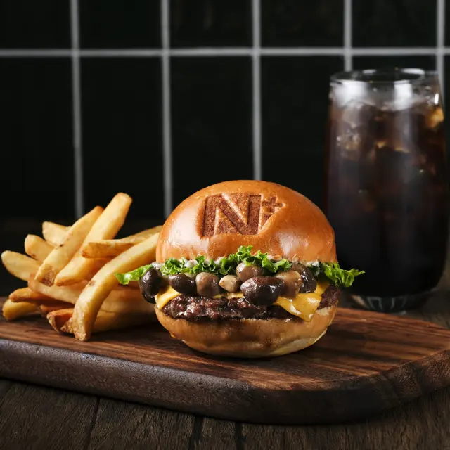 N+ BURGER三千呎新店登陸觀塘新商場 自家牧場黑牛肉漢堡/開張優惠/觀塘限定紀念品