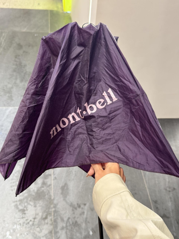 輕過iPhone！Montbell「縮骨遮」得90g爆紅  網民：輕到以為跌咗