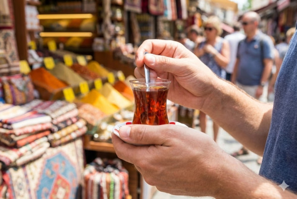 (圖︰AI圖片) 什麼是赤馬紅羊?玄學家揭2026馬年12生肖旅行宜忌開運法 鼠犯太歲忌去南方