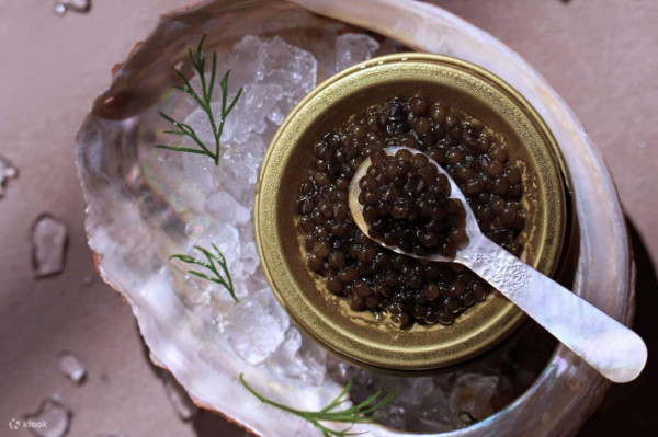 旺角康得思酒店自助餐買1送1!3小時任食北海道毛蟹/生蠔/鐵板煎鵝肝/鱈蟹腳/龍蝦/烤羊肩!