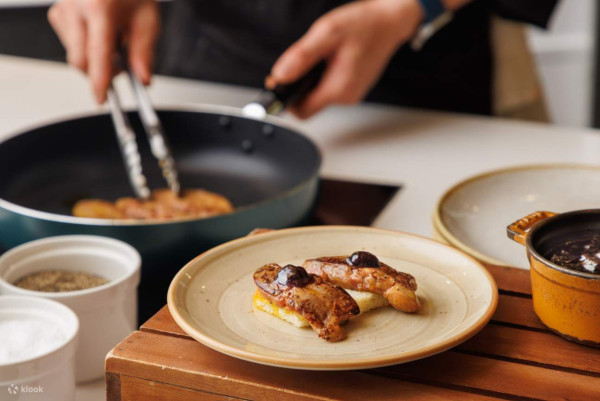 旺角康得思酒店自助餐買1送1！3小時任食北海道毛蟹/生蠔/鐵板煎鵝肝/鱈蟹腳/龍蝦/烤羊肩！