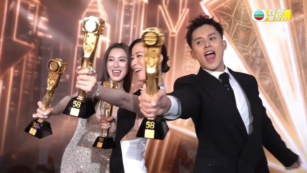 萬千星輝2025｜曾國祥驚喜現身力撐老婆王敏奕得獎 激罕合體低調示愛：你努力得來的