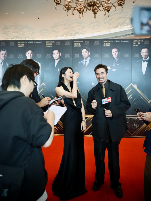 萬千星輝2025丨張曦雯真空性感公開側面相一覽無遺 史上最危險戰衣僅靠一條線固定