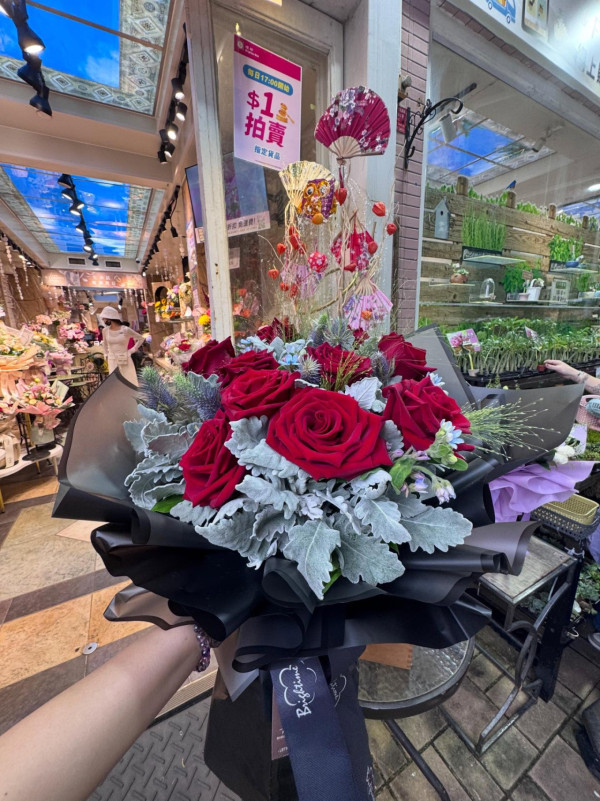 旺角花墟驚現「Bid花」熱潮！$1起標好玩過年宵？教你平價入手名貴盆栽