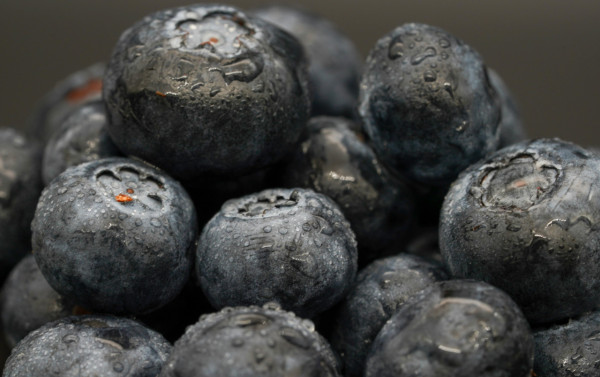 12大最多農藥蔬果 藍莓竟上榜!醫生揭一洗法農藥恐滲入果肉!教正確「去毒」3步驟