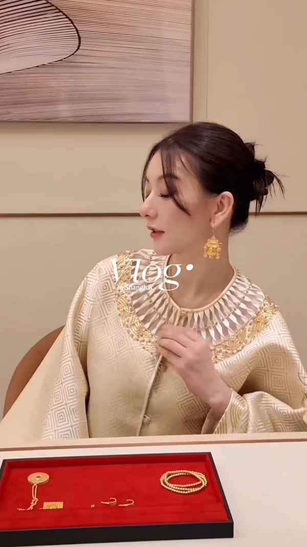 方媛拎20萬Hermès狂掃百萬金飾快狠準 買金唔睇價錢震撼網民：好似我去街市咁