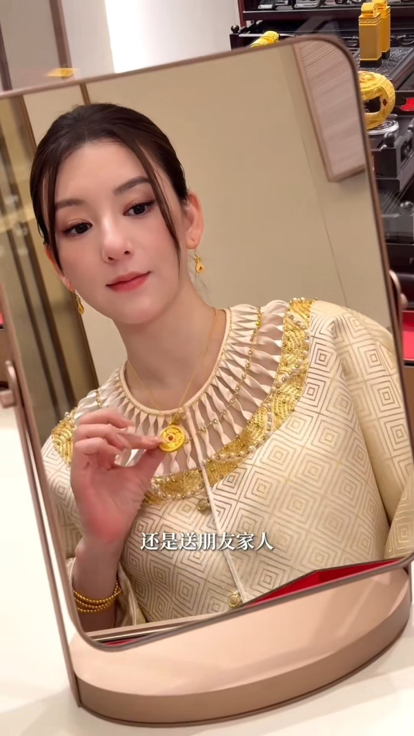 方媛拎20萬Hermès狂掃百萬金飾快狠準 買金唔睇價錢震撼網民：好似我去街市咁