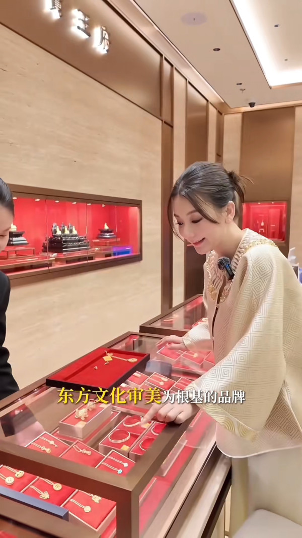 方媛拎20萬Hermès狂掃百萬金飾快狠準 買金唔睇價錢震撼網民:好似我去街市咁