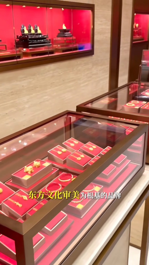 方媛拎20萬Hermès狂掃百萬金飾快狠準 買金唔睇價錢震撼網民：好似我去街市咁