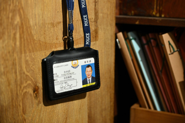 油蔴地警署展覽開幕！沉浸式重溫港產警匪片《無間道》、方中SIR等經典角色