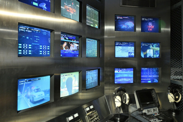 油蔴地警署展覽開幕！沉浸式重溫港產警匪片《無間道》、方中SIR等經典角色