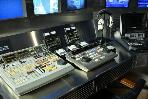 油蔴地警署展覽開幕！沉浸式重溫港產警匪片《無間道》、方中SIR等經典角色