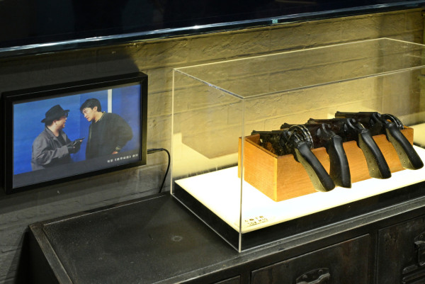 油蔴地警署展覽開幕！沉浸式重溫港產警匪片《無間道》、方中SIR等經典角色