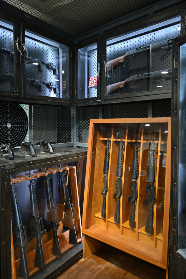 油蔴地警署展覽開幕！沉浸式重溫港產警匪片《無間道》、方中SIR等經典角色