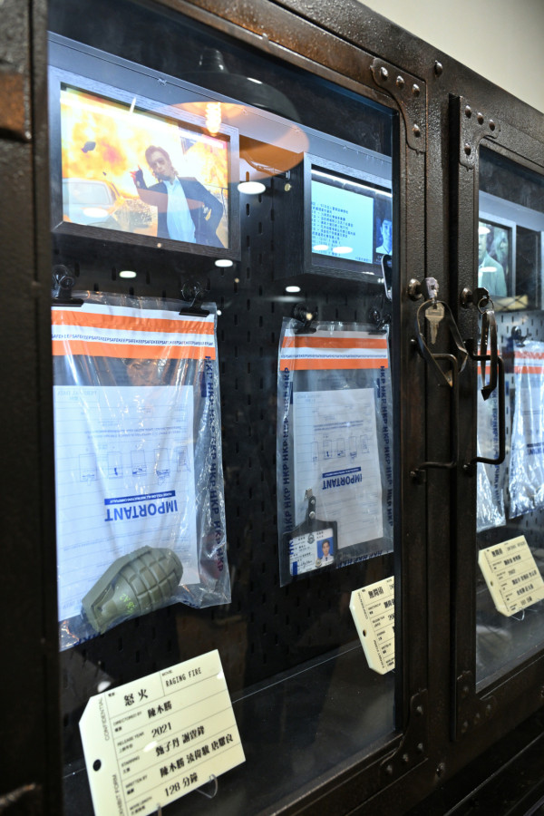 油蔴地警署展覽開幕！沉浸式重溫港產警匪片《無間道》、方中SIR等經典角色