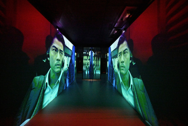 油蔴地警署展覽開幕！沉浸式重溫港產警匪片《無間道》、方中SIR等經典角色