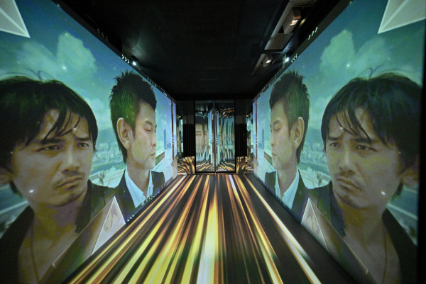 油蔴地警署展覽開幕！沉浸式重溫港產警匪片《無間道》、方中SIR等經典角色