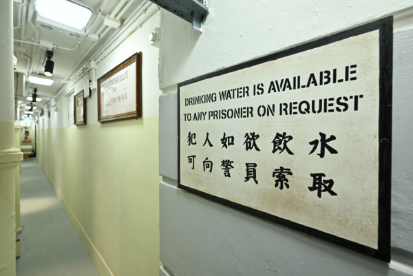 油蔴地警署展覽開幕！沉浸式重溫港產警匪片《無間道》、方中SIR等經典角色
