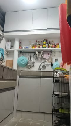 「網上買的幾百元，自己安裝，沒有做層板」。（截圖：Facebook@香港公營房屋討論區）