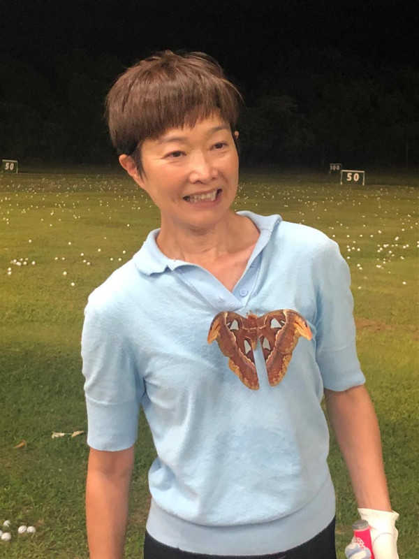 譚玉瑛跑樓梯意外跌倒「膝蓋骨碎裂」 忍痛延遲手術傷勢曝光︰包紮得好似大件事