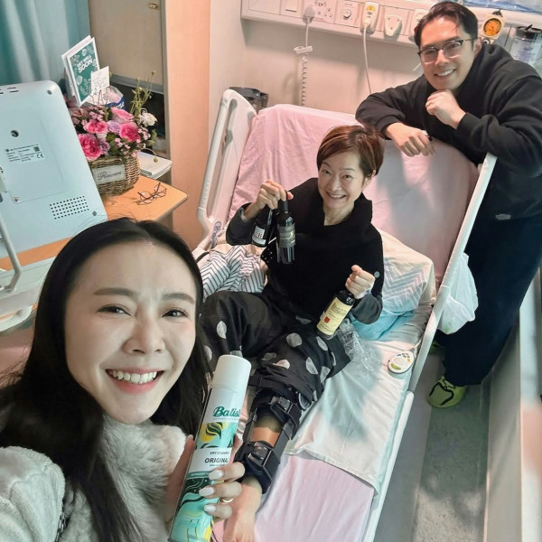 譚玉瑛跑樓梯意外跌倒「膝蓋骨碎裂」 忍痛延遲手術傷勢曝光︰包紮得好似大件事