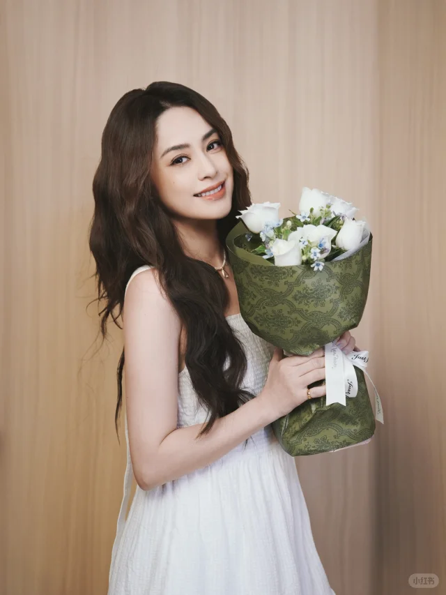 44歲阿嬌鍾欣潼無濾鏡生圖驚艷全網！零瑕疵神顏完勝精修圖獲讚「真人靚100倍」