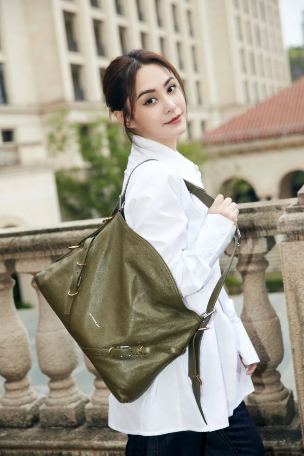 44歲阿嬌鍾欣潼無濾鏡生圖驚艷全網！零瑕疵神顏完勝精修圖獲讚「真人靚100倍」