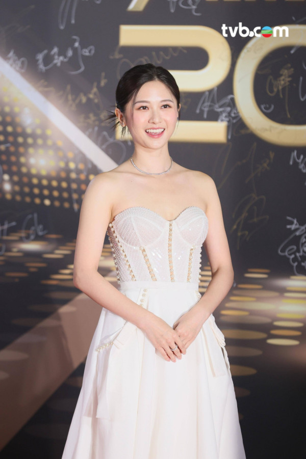 TVB最佳女新人倪嘉雯中大畢業照曝光！青澀容貌震撼網民：咁樣先係國民初戀