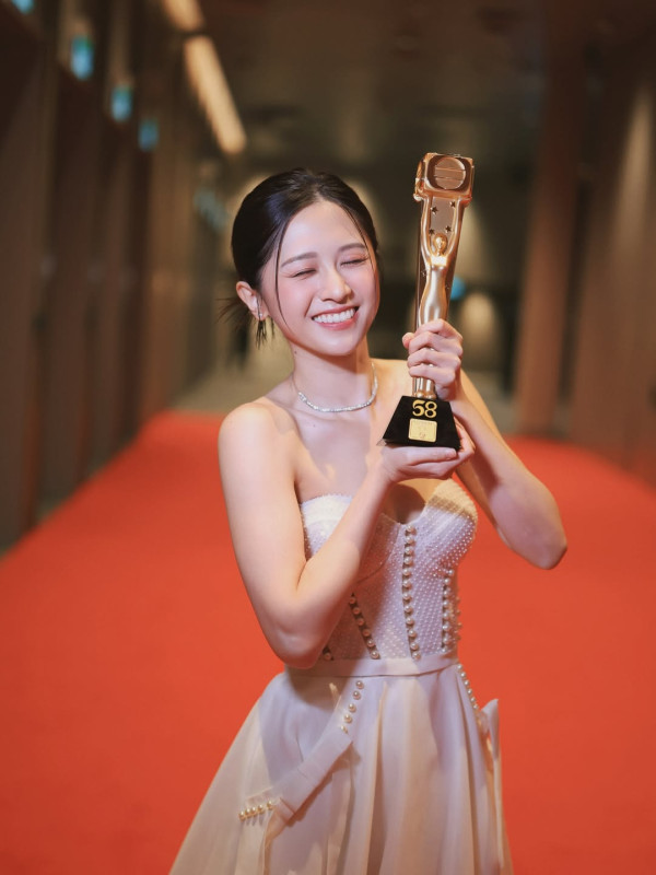 TVB最佳女新人倪嘉雯中大畢業照曝光！青澀容貌震撼網民：咁樣先係國民初戀