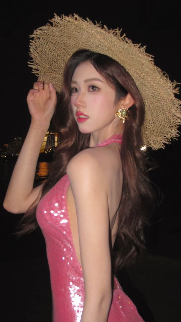 前港姐季軍性感解放黑T-back現形極大膽 透視效果驚見洩春光震撼眼球