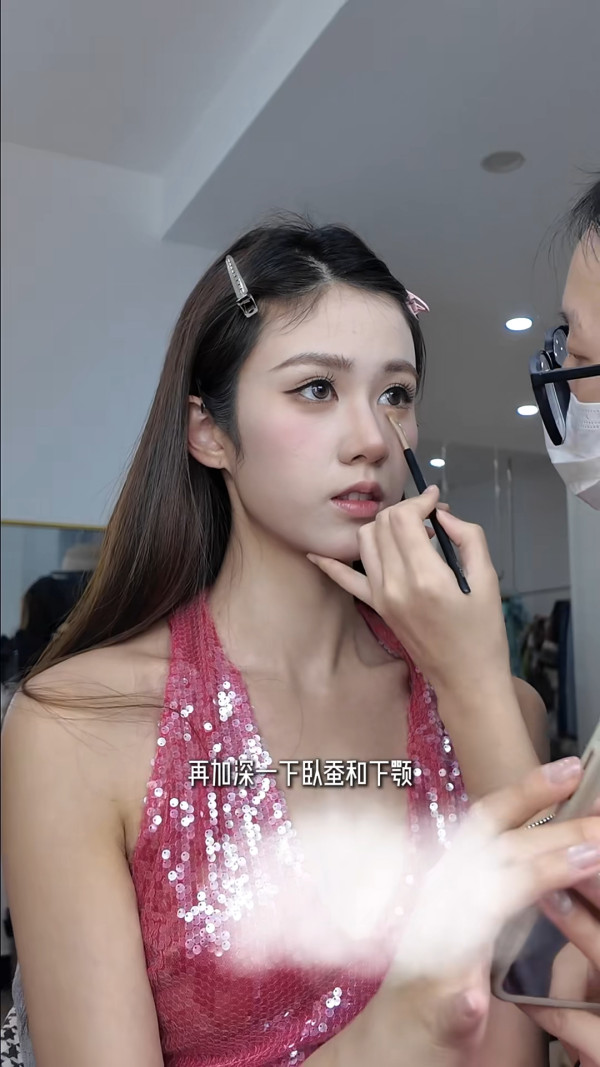 前港姐季軍性感解放黑T-back現形極大膽 透視效果驚見洩春光震撼眼球