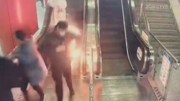 有3C無充電都自燃?新買尿袋地鐵「噴火」燒穿褸 消防揭起火恐怖成因見2情況慎用