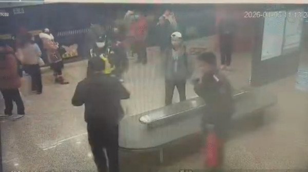 有3C無充電都自燃?新買尿袋地鐵「噴火」燒穿褸 消防揭起火恐怖成因見2情況慎用