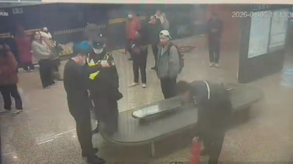 有3C無充電都自燃?新買尿袋地鐵「噴火」燒穿褸 消防揭起火恐怖成因見2情況慎用