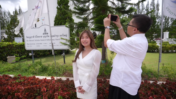 波波遊泰國低胸性感被教堂拒諸門外！著成「咁樣」被胡慧沖指正：唔太適合入去