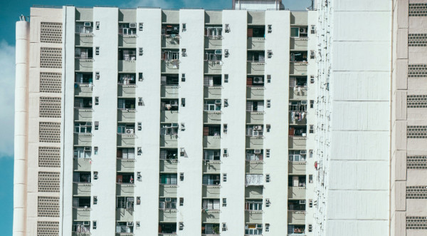 公屋戶過年小心！收利是存入銀行隨時被收樓？2026房署審查紅線曝光　做漏一步恐坐監