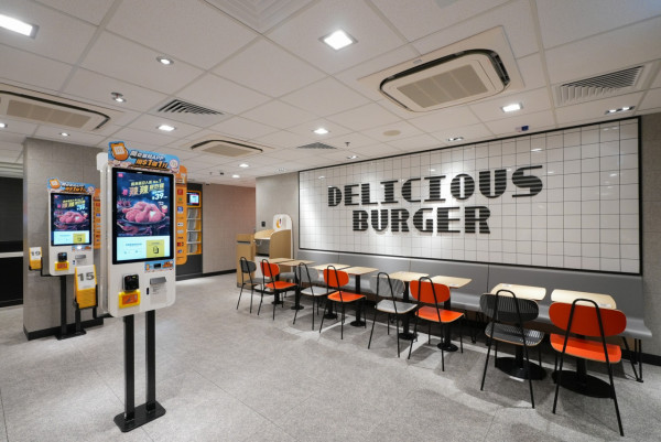 港版「老人與海」麥當勞曝光！坐擁絕美天鵝湖　網民：靚到唔似香港