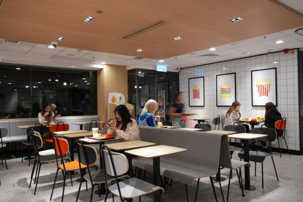 港版「老人與海」麥當勞曝光！坐擁絕美天鵝湖　網民：靚到唔似香港