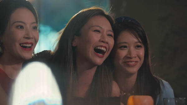 尋歡作樂的姐姐丨林凱恩遭爆肌男單手舉起瘋狂尖叫 何沛珈體驗「動態公主抱」嚇到Body見紅！