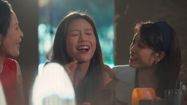 尋歡作樂的姐姐丨林凱恩遭爆肌男單手舉起瘋狂尖叫 何沛珈體驗「動態公主抱」嚇到Body見紅！