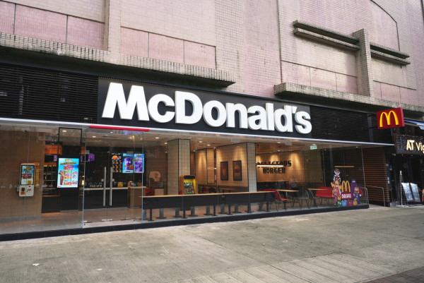 港版「老人與海」麥當勞曝光！坐擁絕美天鵝湖　網民：靚到唔似香港