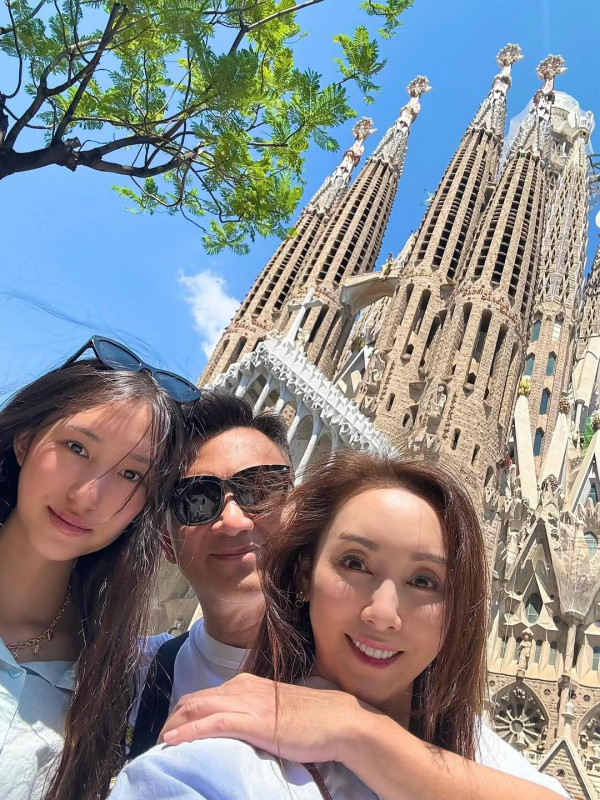 郭可盈愛女16歲生日收巨型鑽戒水晶皇冠 奢華排場似名媛派對震撼網民