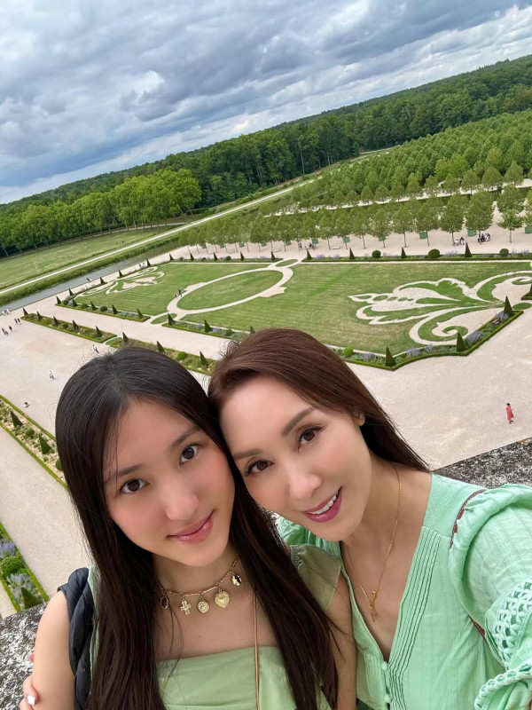 郭可盈愛女16歲生日收巨型鑽戒水晶皇冠 奢華排場似名媛派對震撼網民