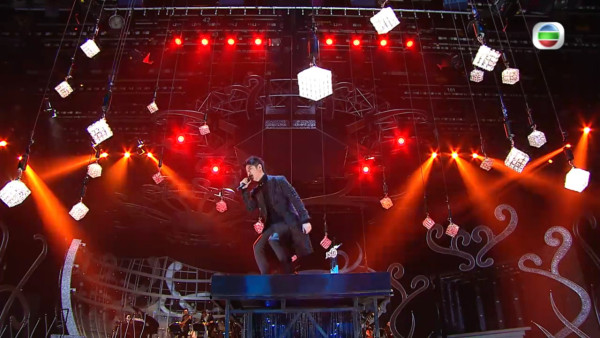 許廷鏗慶功宴發火怒掟電話「車」向同事！首揭「被解約」殘酷真相 一原因被前公司狠飛