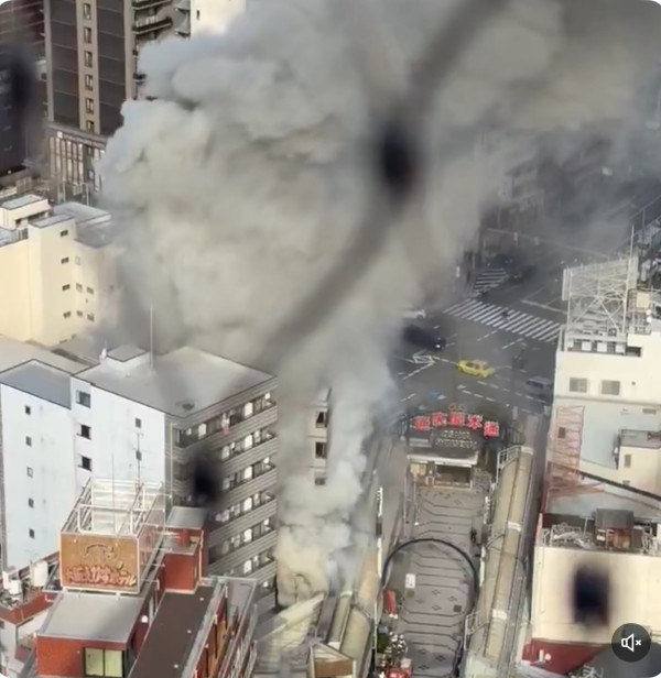 圖: gjji1izcsm59521@X 有片!大阪地標通天閣旁商店街大火 濃煙直衝半空未知傷亡