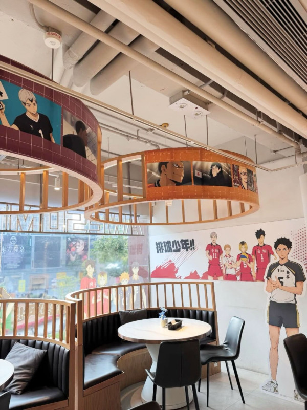 《排球少年!!》主題Cafe登陸尖沙咀！沉浸式打卡位/必試5大高校主題餐點